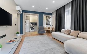 Zeluxe Suite Hotel